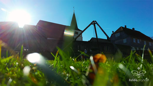 (Luft)aufnahme der Woche ~ KW 13/2021 ~ Kirche Hl. Flora & Hl. Kilian auf dem Florenberg