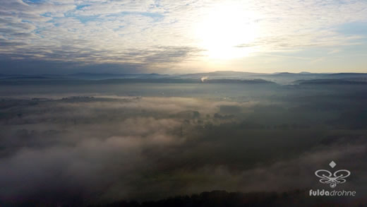 Luftaufnahme der Woche ~ KW 39/2021 ~ Morgendlicher Herbstnebel und Sonnenaufgang rund um Flieden