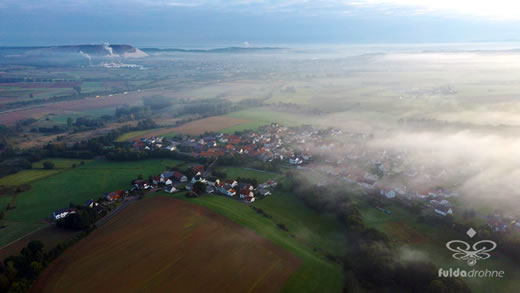 Luftaufnahme der Woche ~ KW 39/2021 ~ Morgendlicher Herbstnebel und Sonnenaufgang rund um Flieden