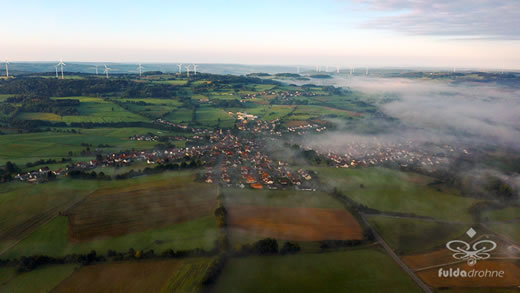 Luftaufnahme der Woche ~ KW 39/2021 ~ Morgendlicher Herbstnebel und Sonnenaufgang rund um Flieden