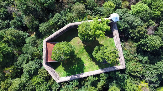 Luftaufnahme der Woche ~ KW 43/2021 ~ Die Burgruine Auersburg bei Hilders in der Rhön