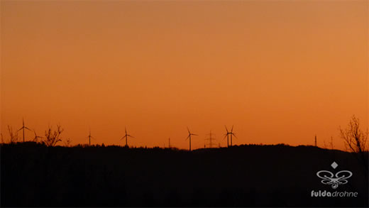 Luftaufnahme der Woche ~ KW 52/2021 ~ Sonnenuntergang über dem Vogelsberg und viele Windräder