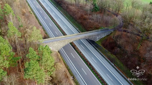 Luftaufnahme der Woche ~ KW 21/2022 ~ Brücke über die A5 bei Alsfeld-Eifa im Vogelsberg