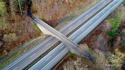 Luftaufnahme der Woche ~ KW 21/2022 ~ Brücke über die A5 bei Alsfeld-Eifa im Vogelsberg