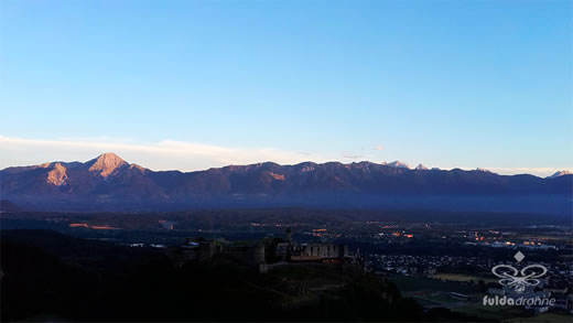 Luftaufnahme der Woche ~ KW 25/2022 ~ Die Burg Landskron bei Villach am Ossiacher See in Kärnten (Österreich)