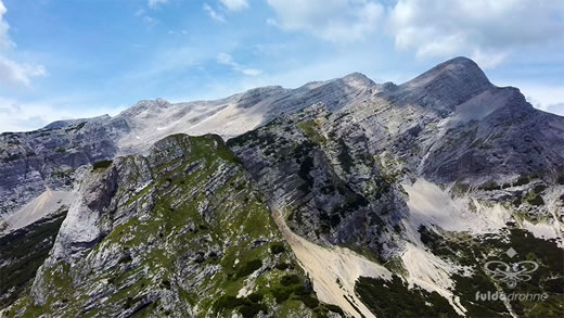 Luftaufnahme der Woche ~ KW 32/2022 ~ Die „Julischen Alpen“ am Vršič-Pass in Slowenien