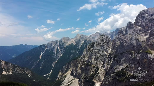 Luftaufnahme der Woche ~ KW 32/2022 ~ Die „Julischen Alpen“ am Vršič-Pass in Slowenien