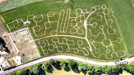 Luftaufnahme der Woche ~ KW 35/2022 ~ Das Maislabyrinth auf dem Kohleser Hof in Künzell - Dirlos