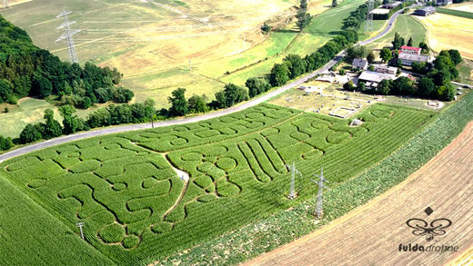 Luftaufnahme der Woche ~ KW 35/2022 ~ Das Maislabyrinth auf dem Kohleser Hof in Künzell - Dirlos