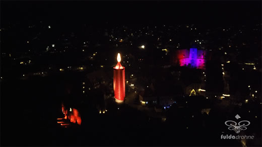 Luftaufnahme der Woche ~ KW 51/2022 ~ Die Hinterburg und deren Turm als die „größte Kerze der Welt“ in Schlitz